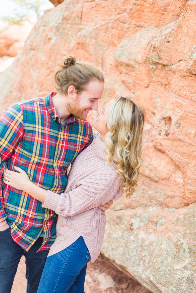 Engagement session outfit inspo, Colorado Springs engagement session, garden of the gods engagement, mountain engagement, red rocks engagement, colorado engagement photos, colorado mountain engagement photos, adventure couple photos, adventure engagement photos, couple photos, colorado springs photos, garden of the gods park, pikes peak engagement