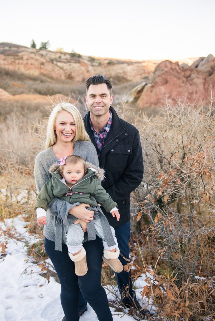Family session outfits, winter family session outfits, Family session outfit inspo, Colorado Springs family session, garden of the gods family session, mountain photography, red rocks engagement, colorado family photos, colorado mountain family photos, adventure couple photos, adventure family photos, couple photos, colorado springs photos, Roxborough State park, pikes peak family session